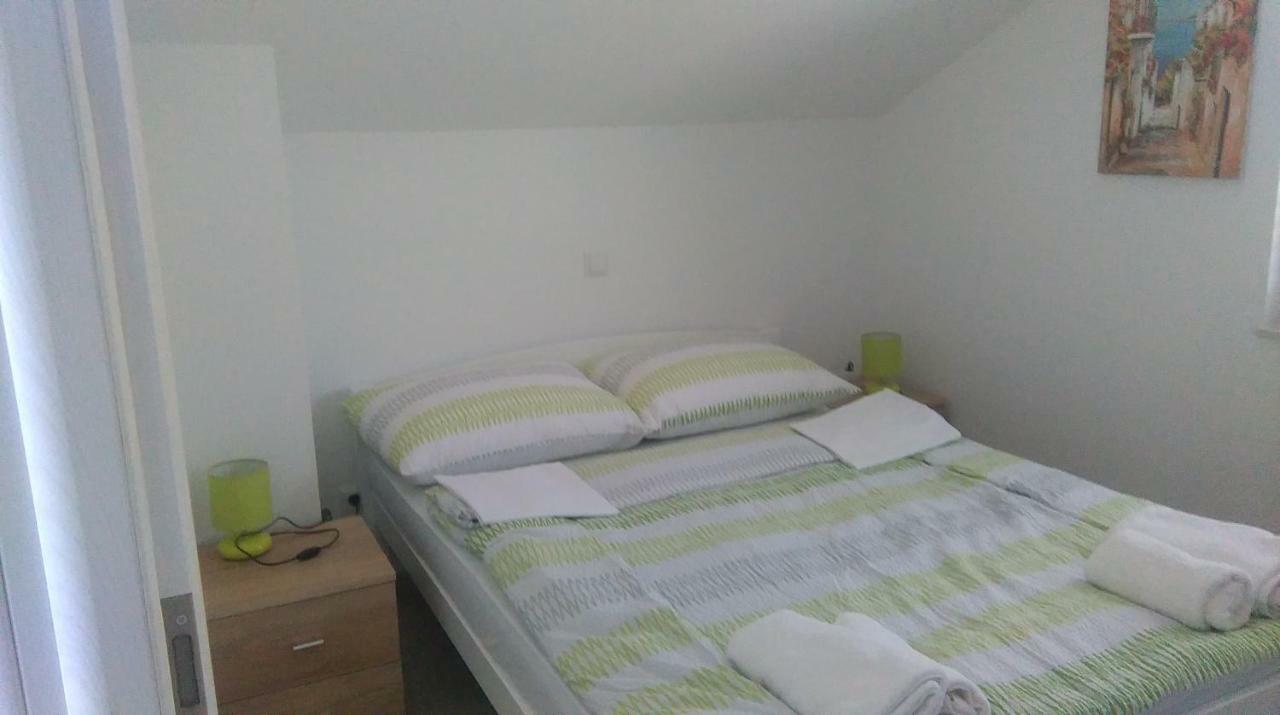 Apartmani Vila Dadic Karlobag Exterior foto