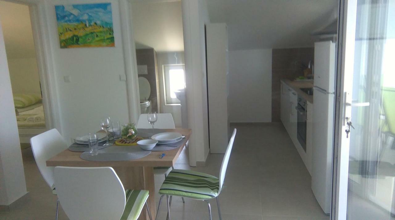 Apartmani Vila Dadic Karlobag Exterior foto
