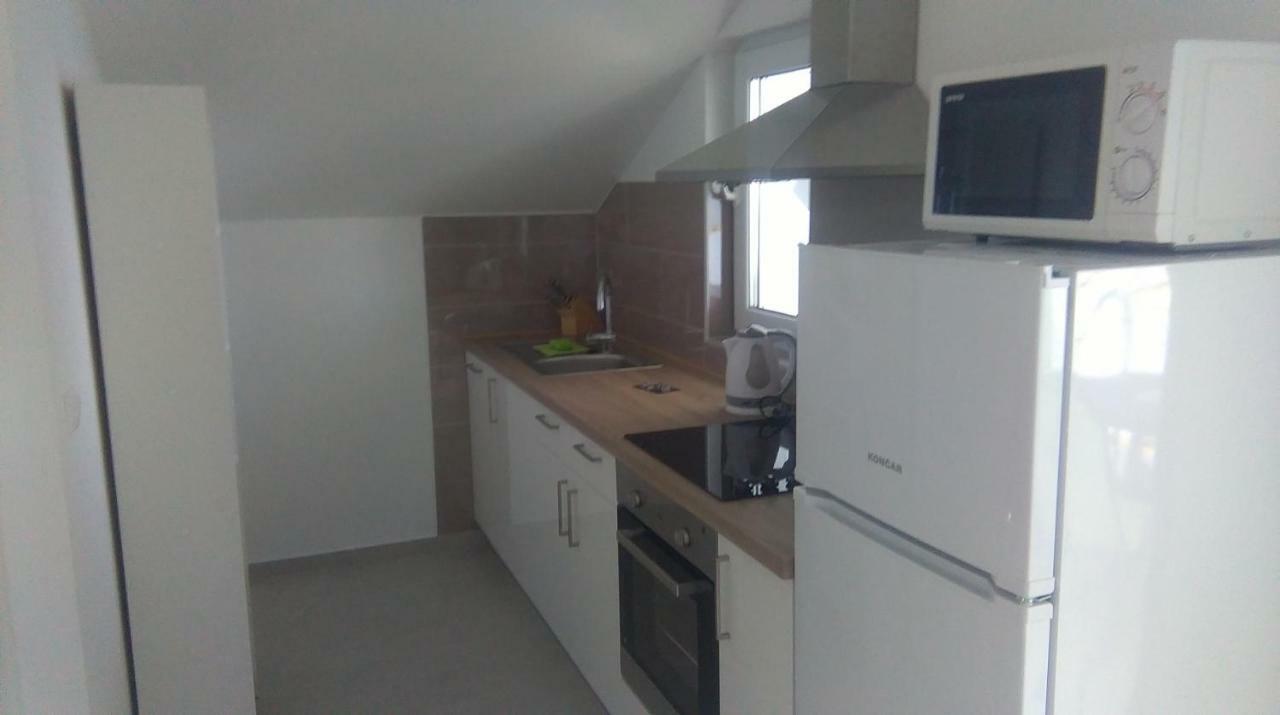 Apartmani Vila Dadic Karlobag Exterior foto