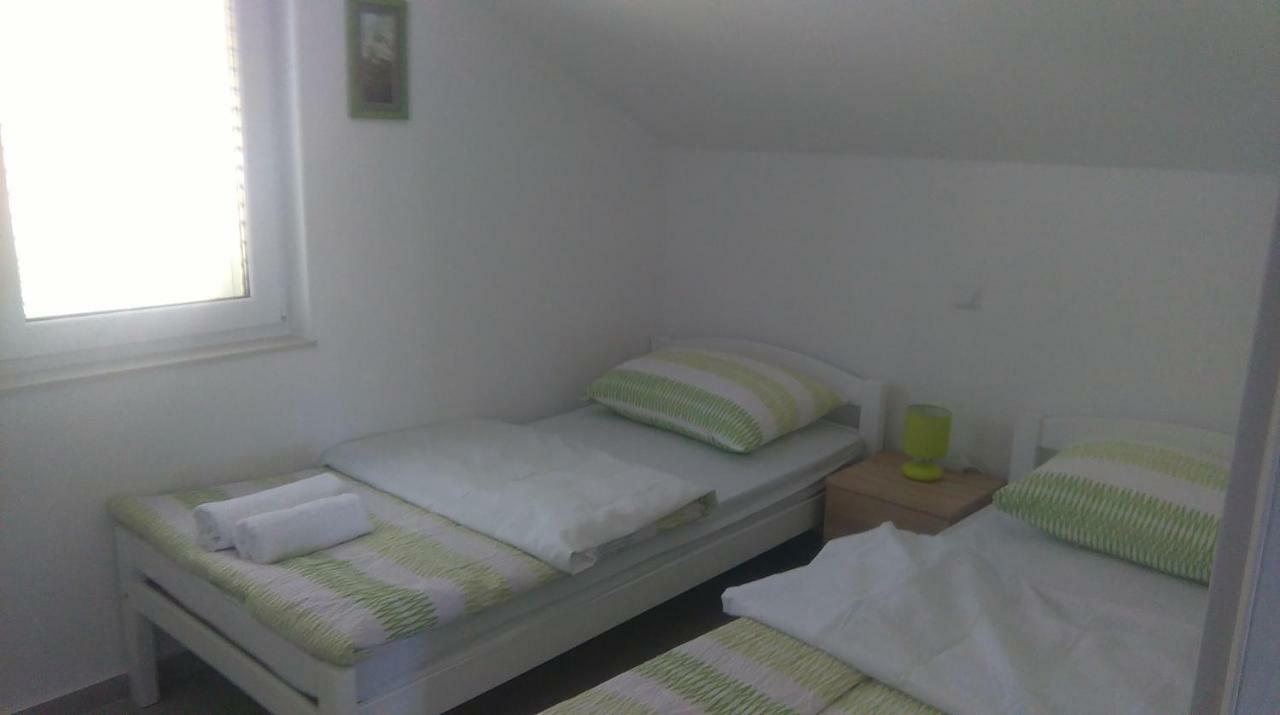 Apartmani Vila Dadic Karlobag Exterior foto