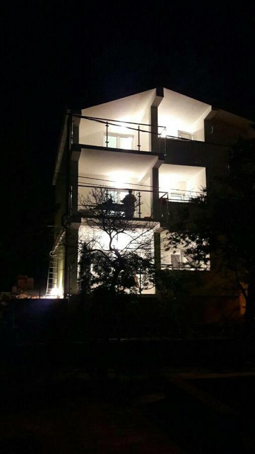 Apartmani Vila Dadic Karlobag Exterior foto