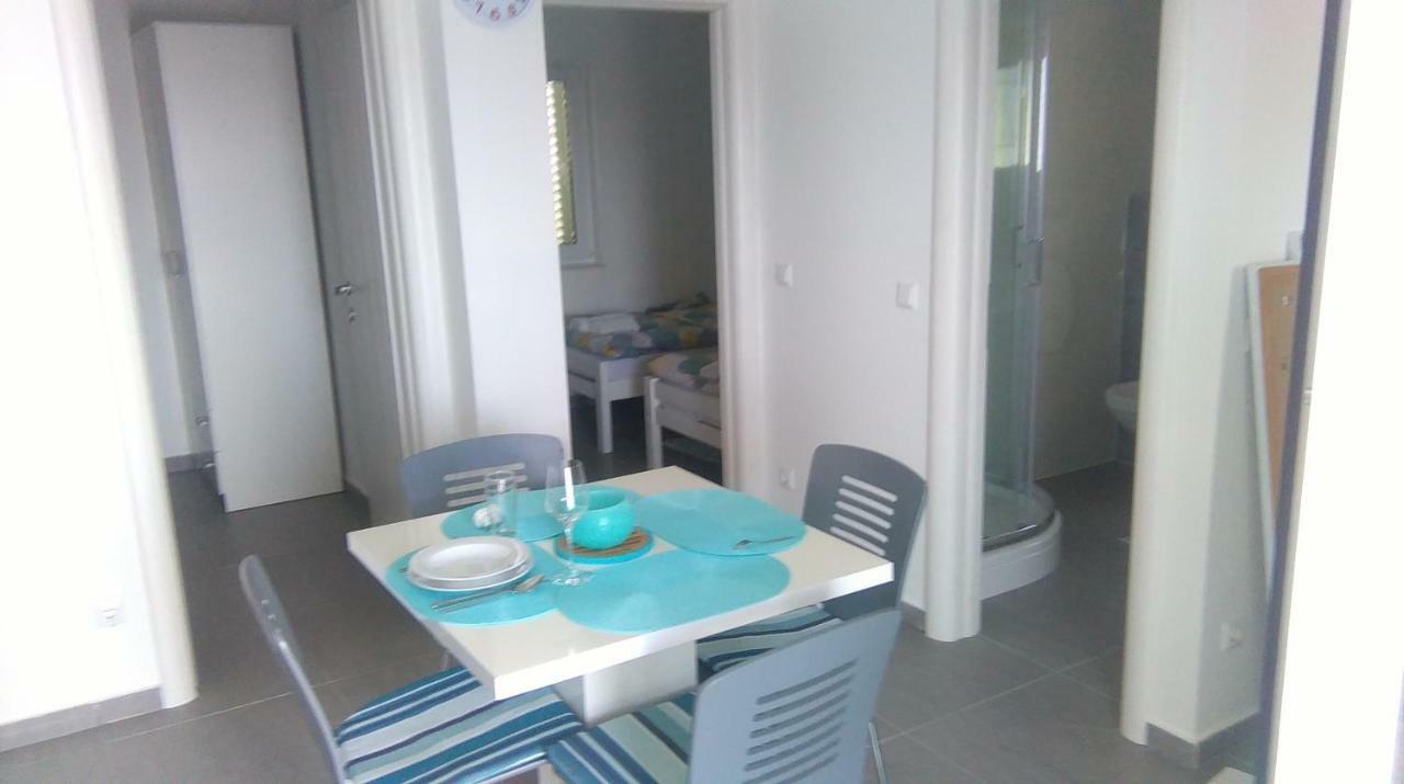 Apartmani Vila Dadic Karlobag Exterior foto
