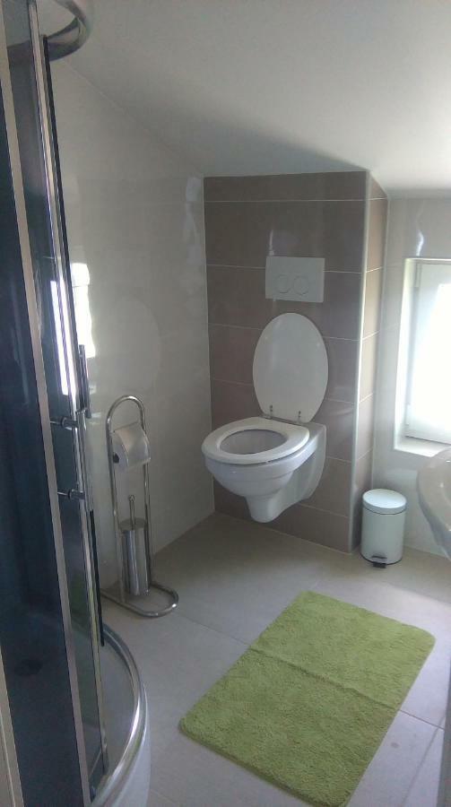 Apartmani Vila Dadic Karlobag Exterior foto