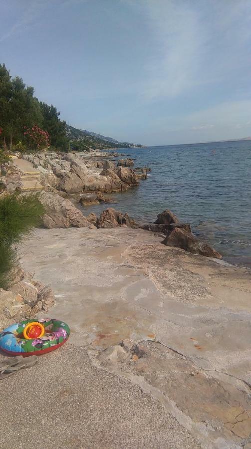 Apartmani Vila Dadic Karlobag Exterior foto