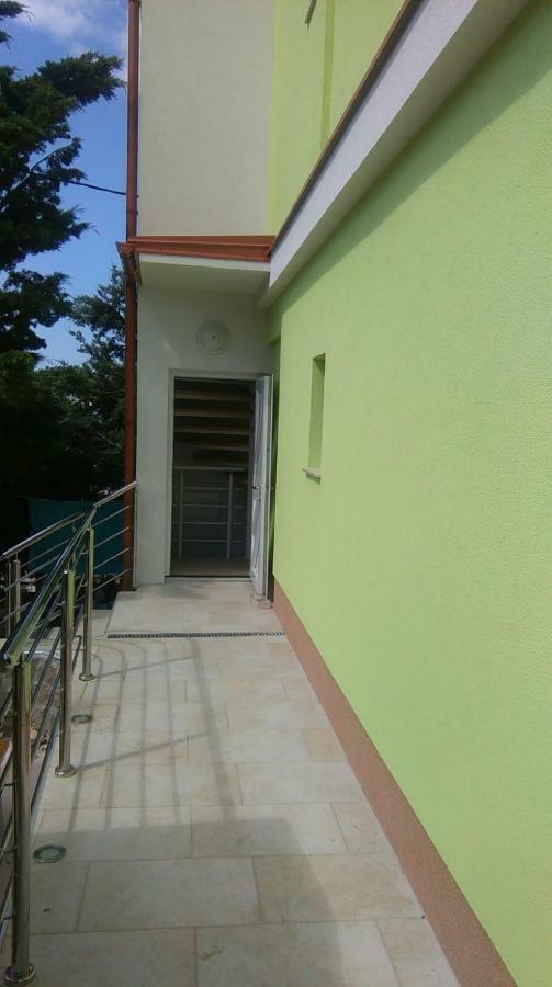 Apartmani Vila Dadic Karlobag Exterior foto