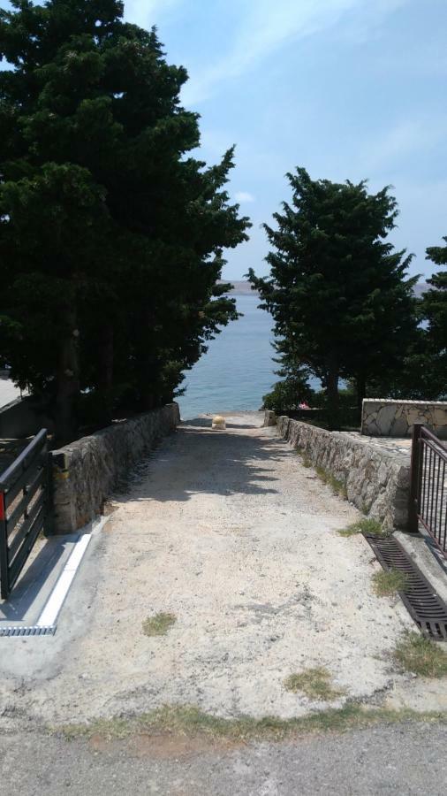 Apartmani Vila Dadic Karlobag Exterior foto