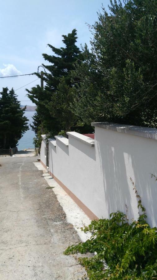 Apartmani Vila Dadic Karlobag Exterior foto